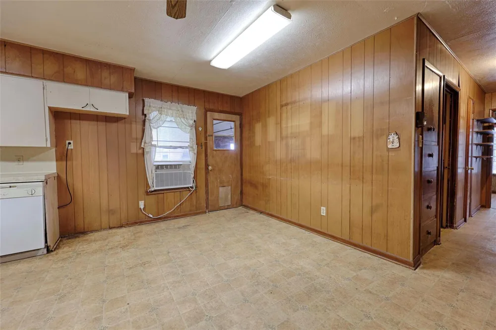200 Young Street Hallettsville, TX 77964