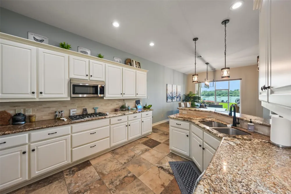 127 W Palm Boulevard Montgomery, TX 77356