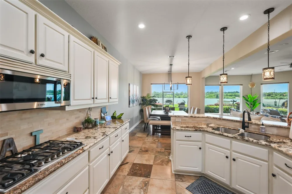 127 W Palm Boulevard Montgomery, TX 77356