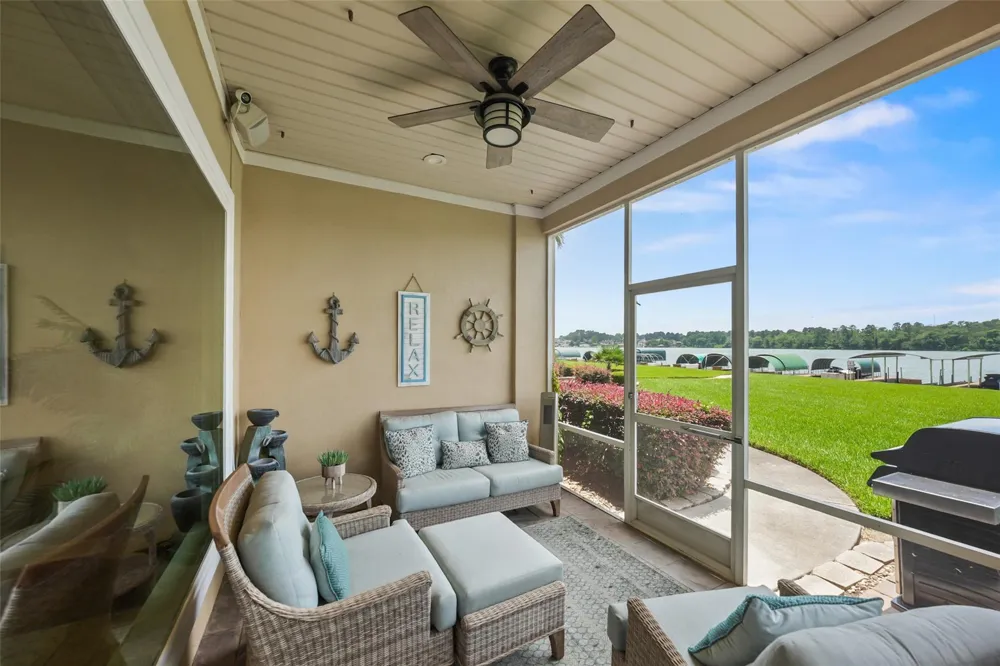 127 W Palm Boulevard Montgomery, TX 77356