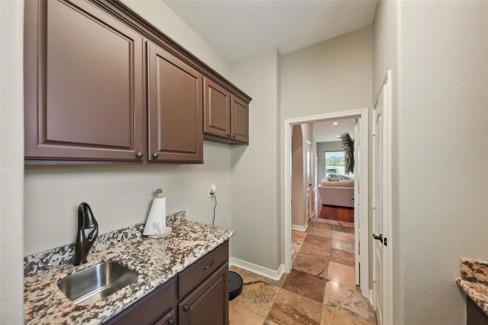 127 W Palm Boulevard Montgomery, TX 77356