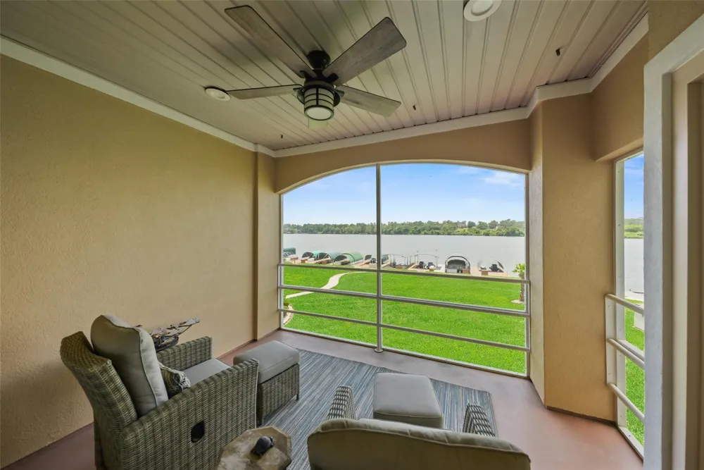 127 W Palm Boulevard Montgomery, TX 77356