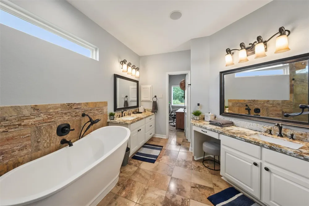 127 W Palm Boulevard Montgomery, TX 77356