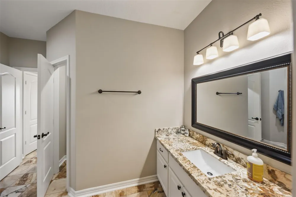 127 W Palm Boulevard Montgomery, TX 77356