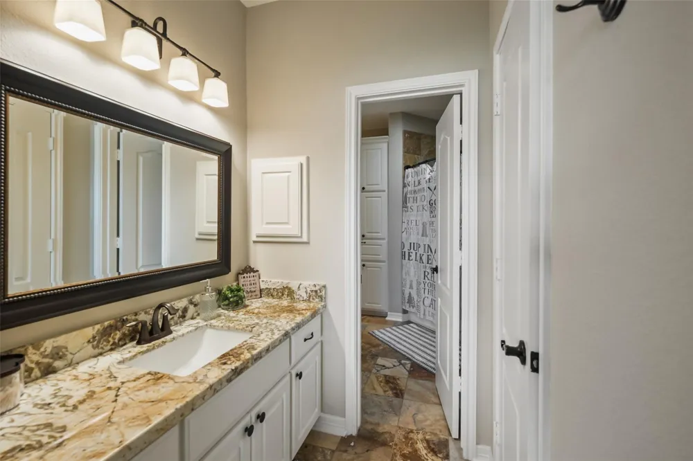 127 W Palm Boulevard Montgomery, TX 77356