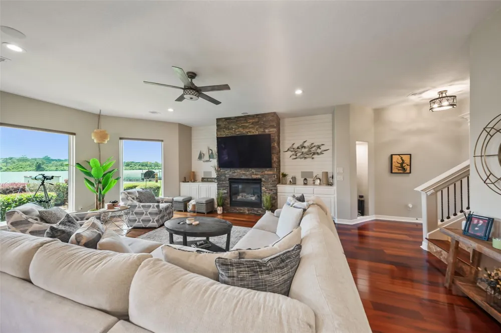 127 W Palm Boulevard Montgomery, TX 77356