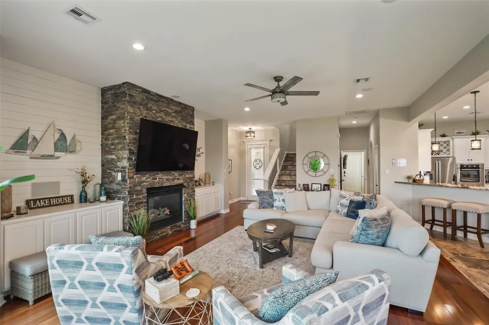 127 W Palm Boulevard Montgomery, TX 77356