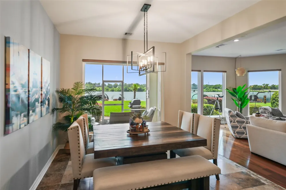 127 W Palm Boulevard Montgomery, TX 77356