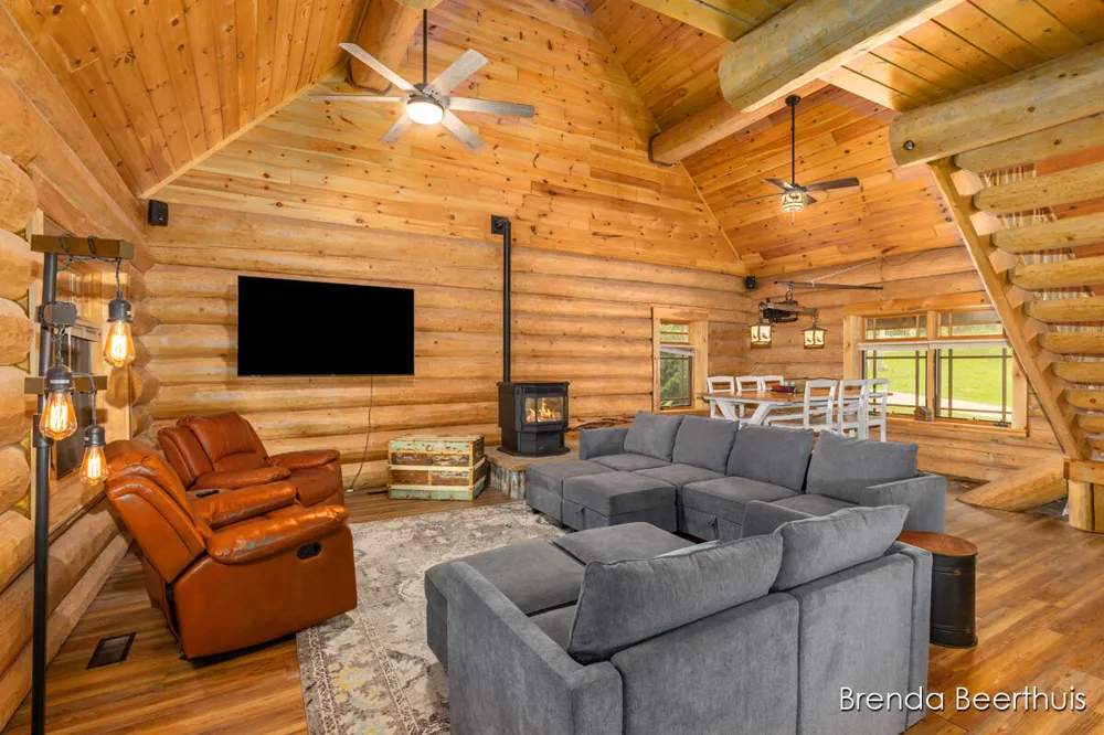 2618 Mundy Avenue White Cloud, MI 49349