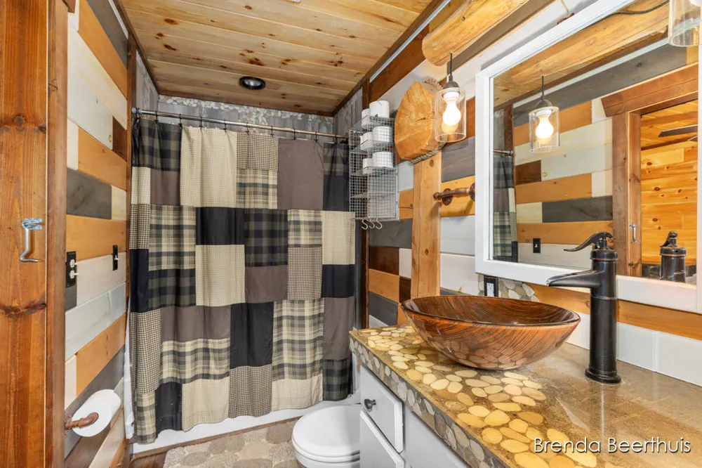 2618 Mundy Avenue White Cloud, MI 49349