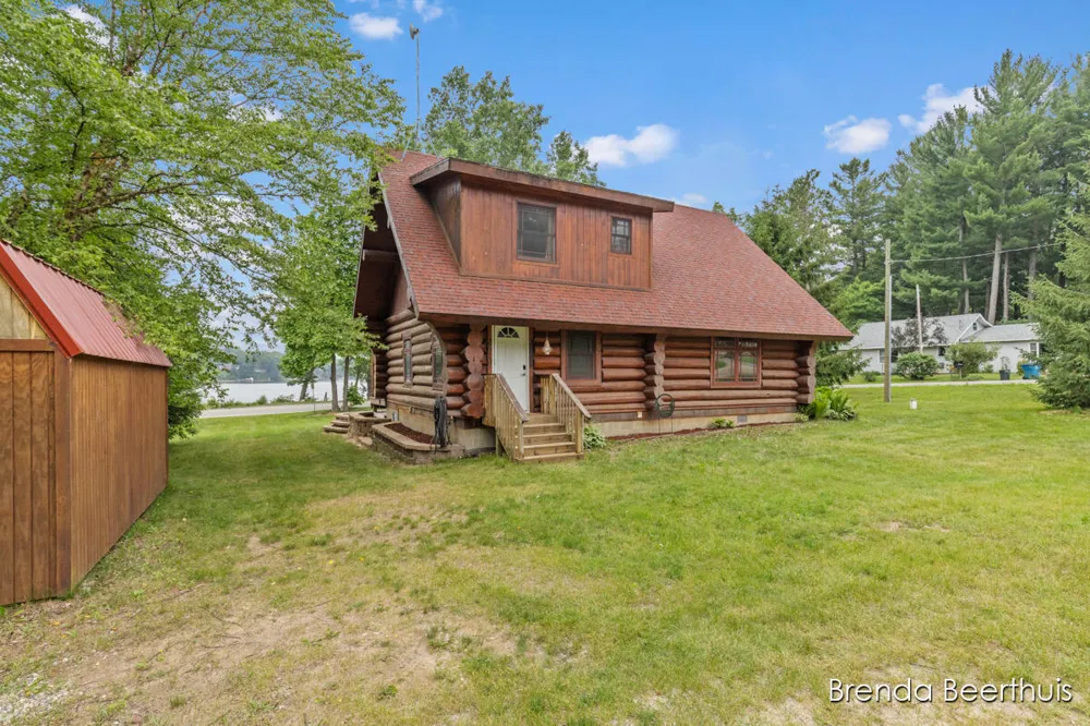2618 Mundy Avenue White Cloud, MI 49349