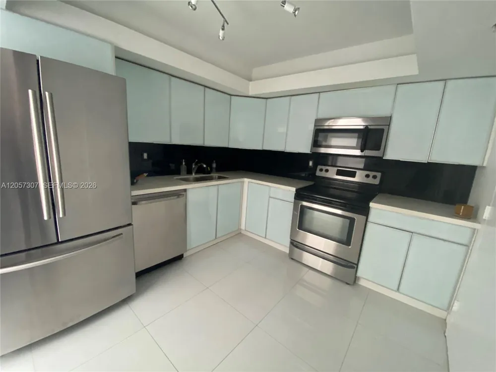 2780 NE 183rd St #909 Aventura, FL 33160