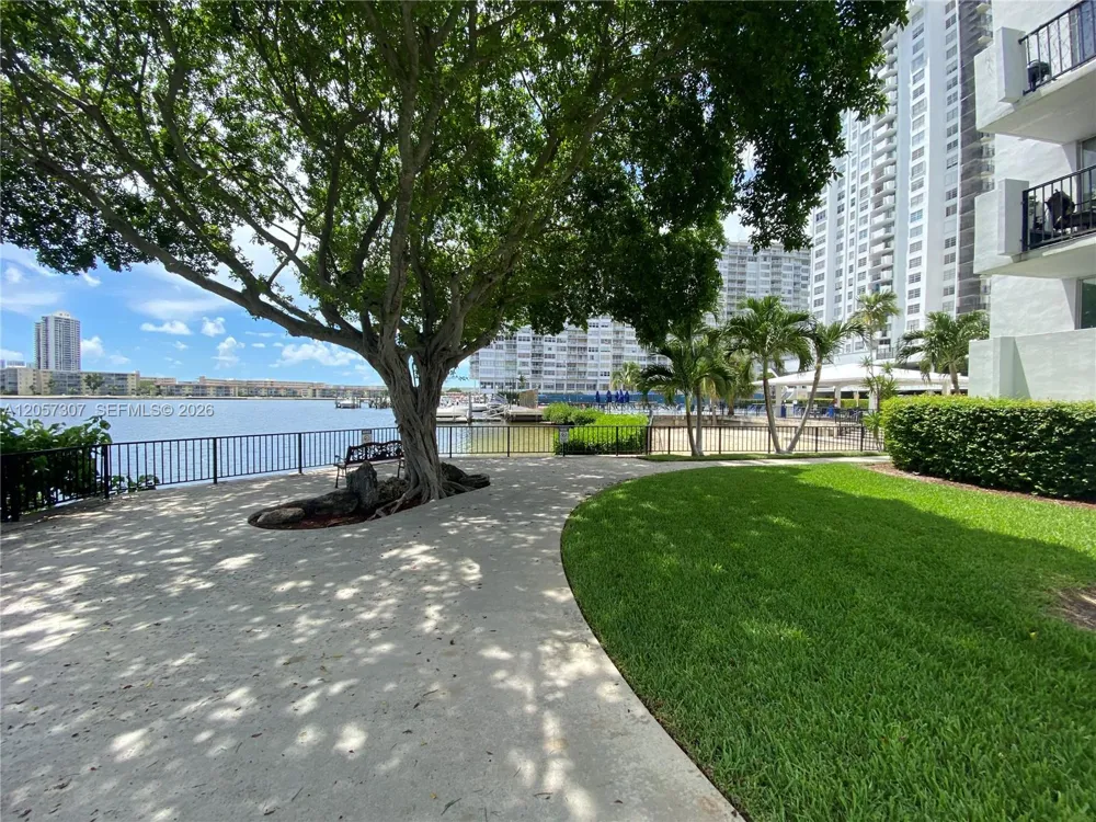 2780 NE 183rd St #909 Aventura, FL 33160