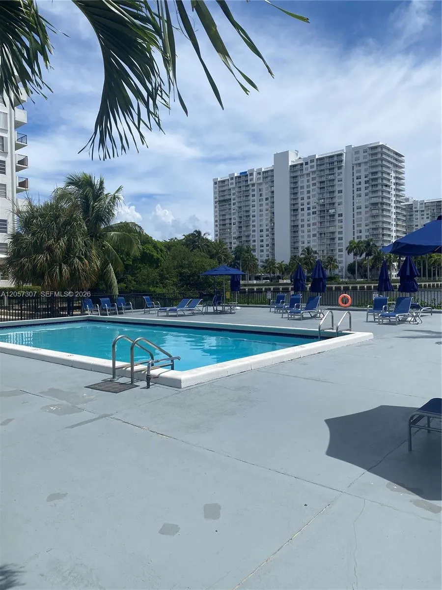 2780 NE 183rd St #909 Aventura, FL 33160