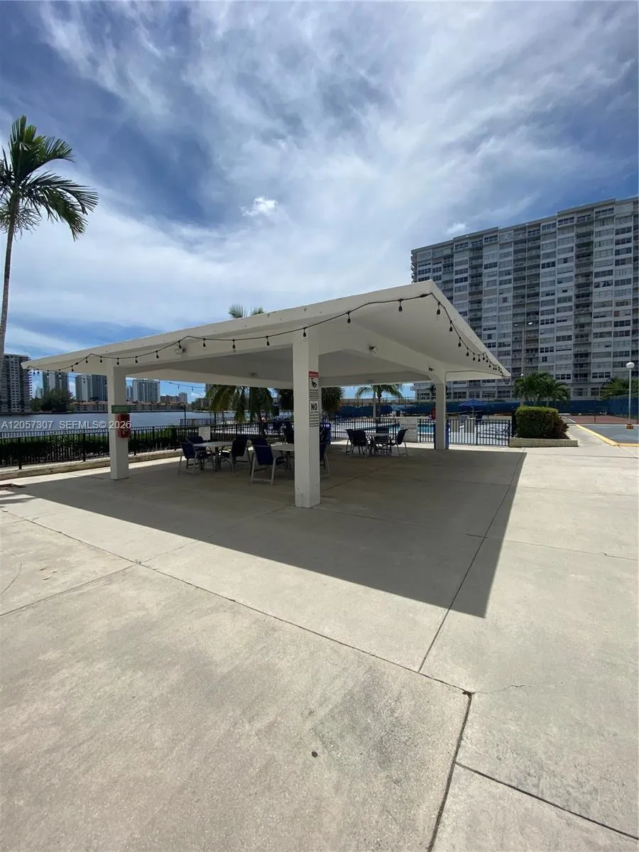 2780 NE 183rd St #909 Aventura, FL 33160