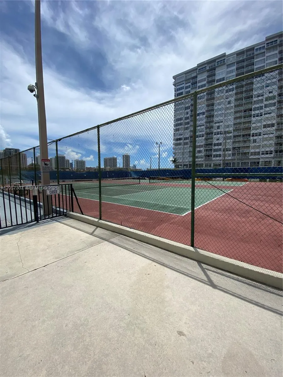 2780 NE 183rd St #909 Aventura, FL 33160