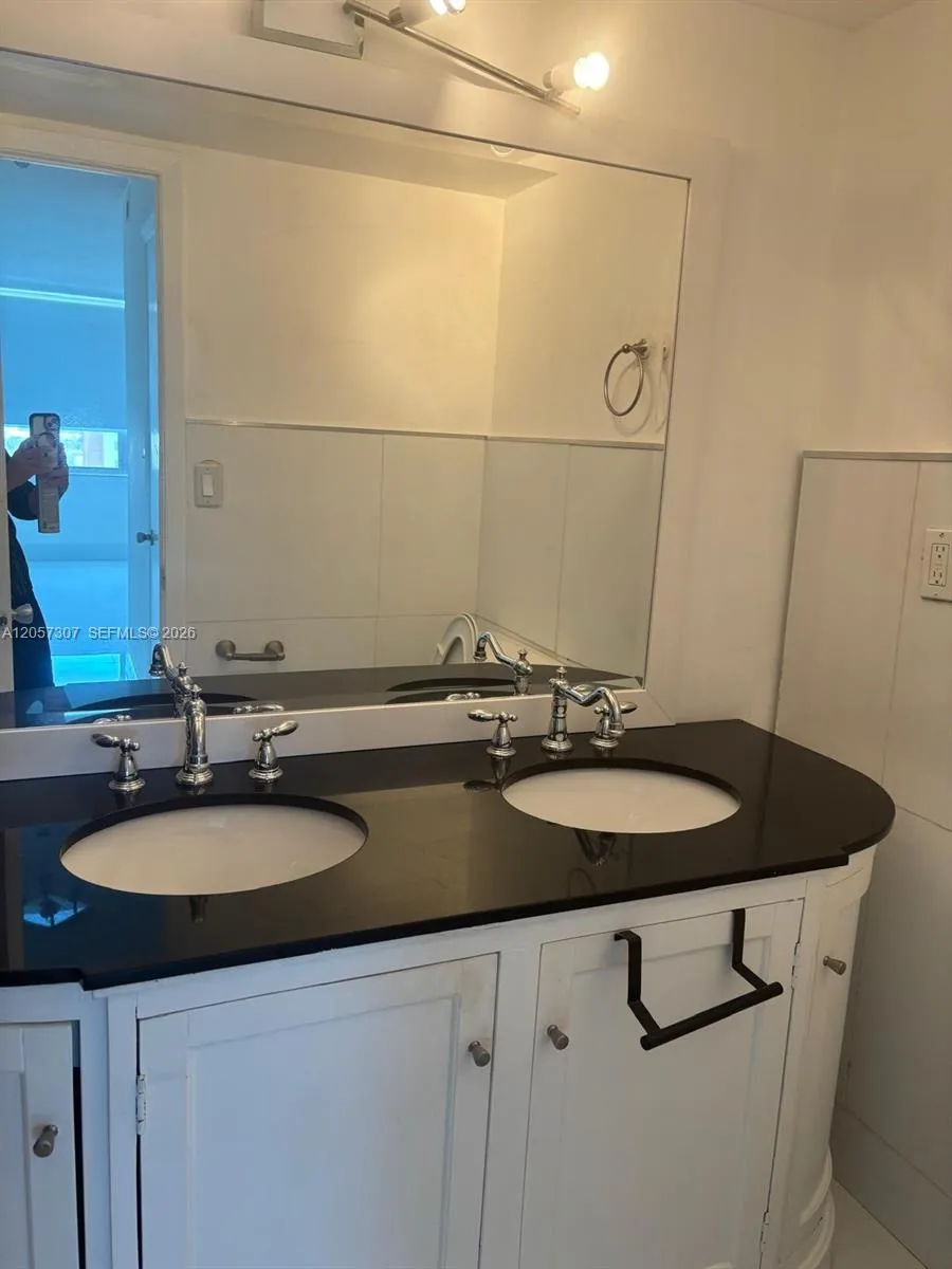 2780 NE 183rd St #909 Aventura, FL 33160