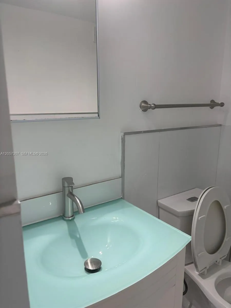 2780 NE 183rd St #909 Aventura, FL 33160