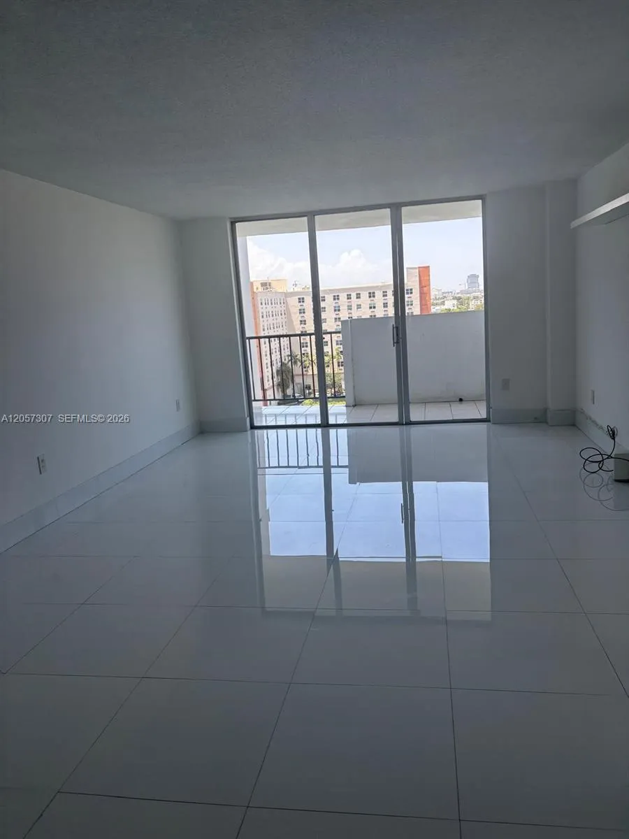 2780 NE 183rd St #909 Aventura, FL 33160