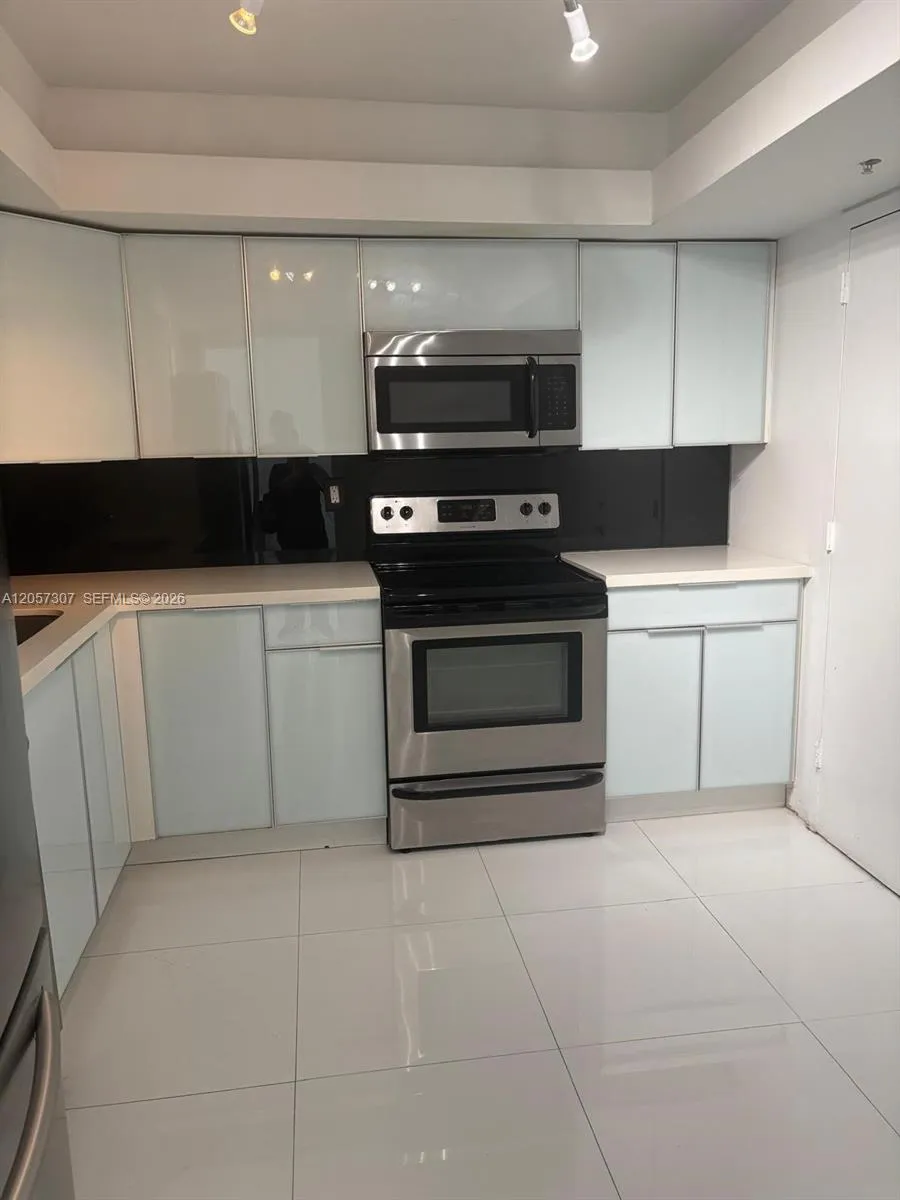 2780 NE 183rd St #909 Aventura, FL 33160