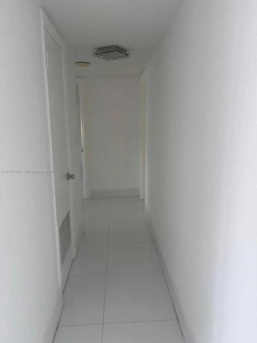 2780 NE 183rd St #909 Aventura, FL 33160