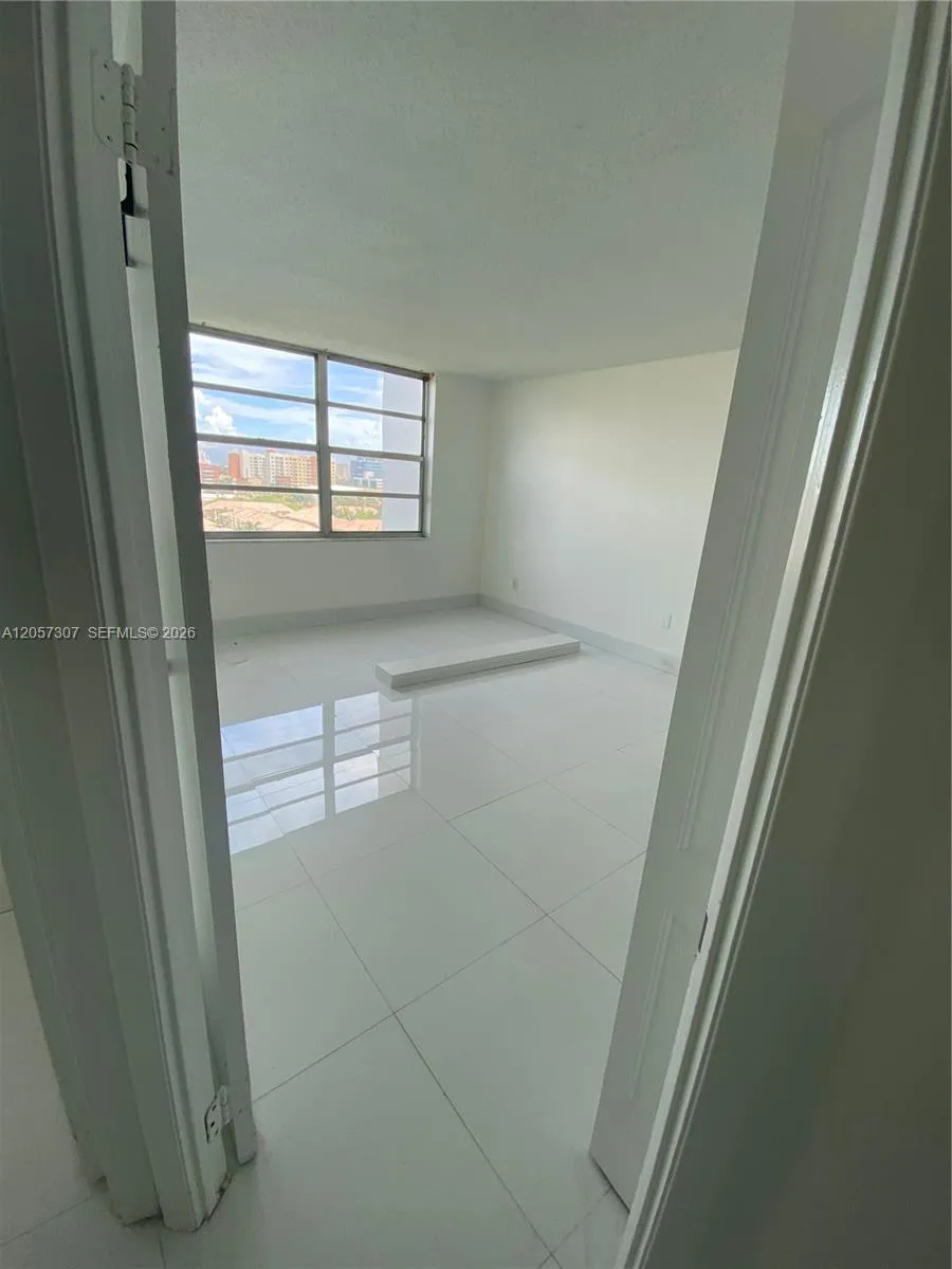 2780 NE 183rd St #909 Aventura, FL 33160