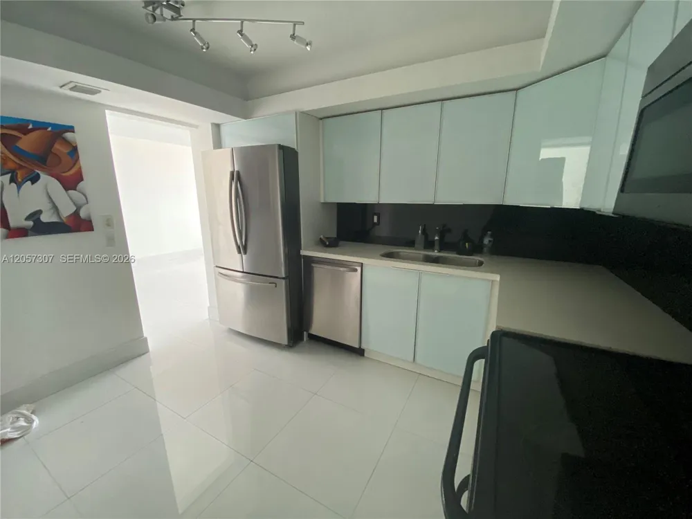 2780 NE 183rd St #909 Aventura, FL 33160