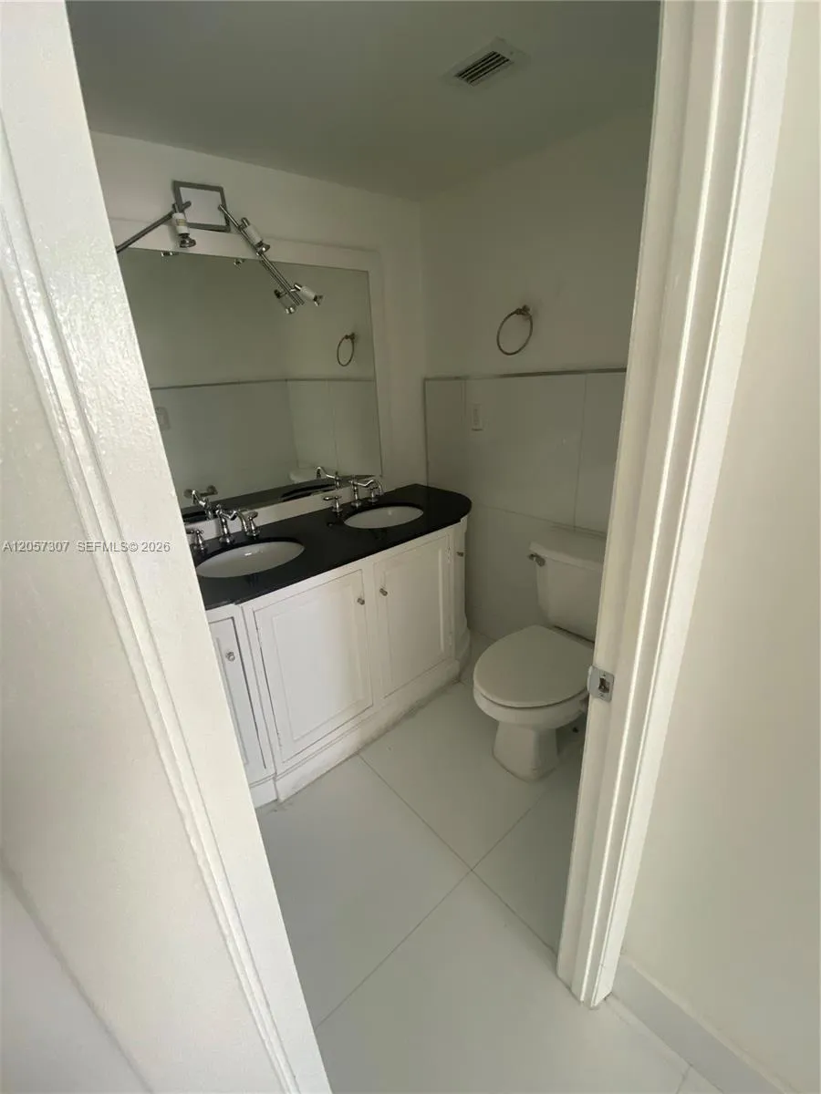 2780 NE 183rd St #909 Aventura, FL 33160