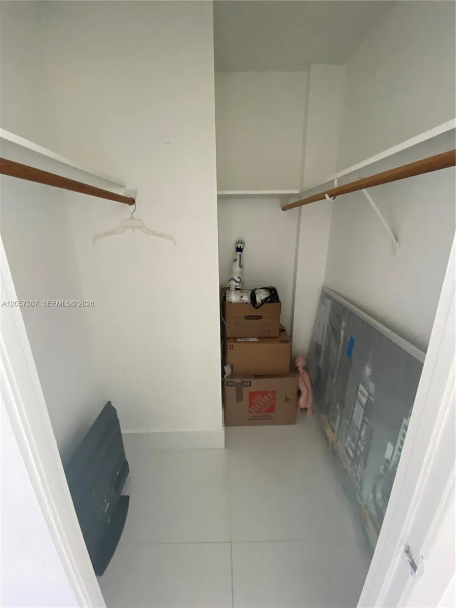 2780 NE 183rd St #909 Aventura, FL 33160