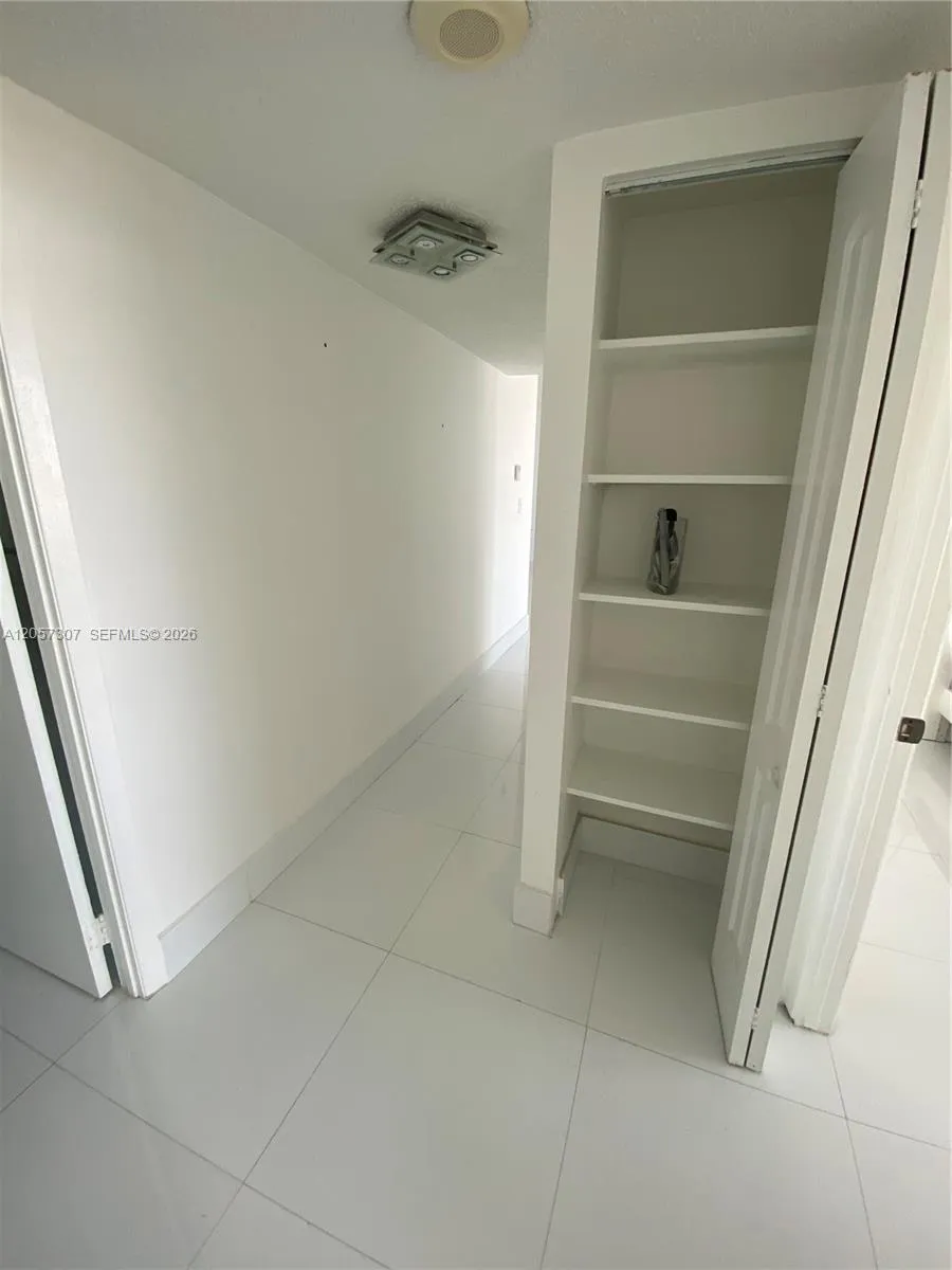 2780 NE 183rd St #909 Aventura, FL 33160