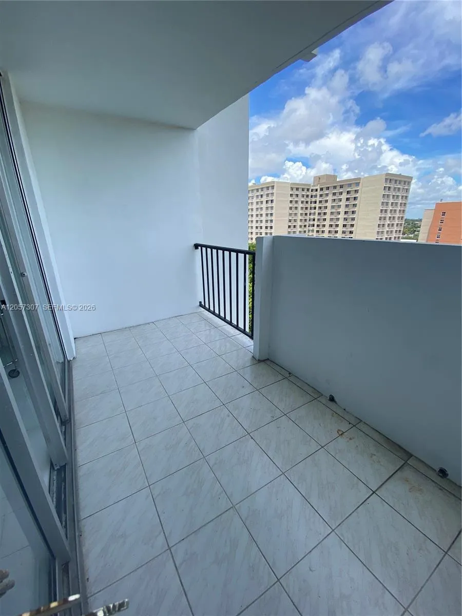 2780 NE 183rd St #909 Aventura, FL 33160