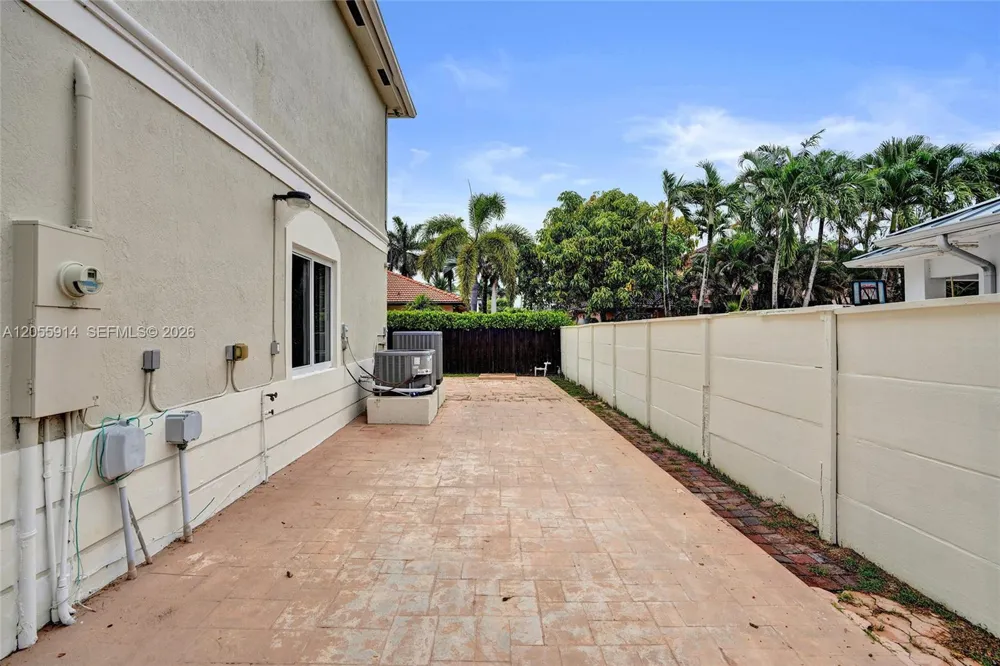 4665 SW 159th Ct Miami, FL 33185