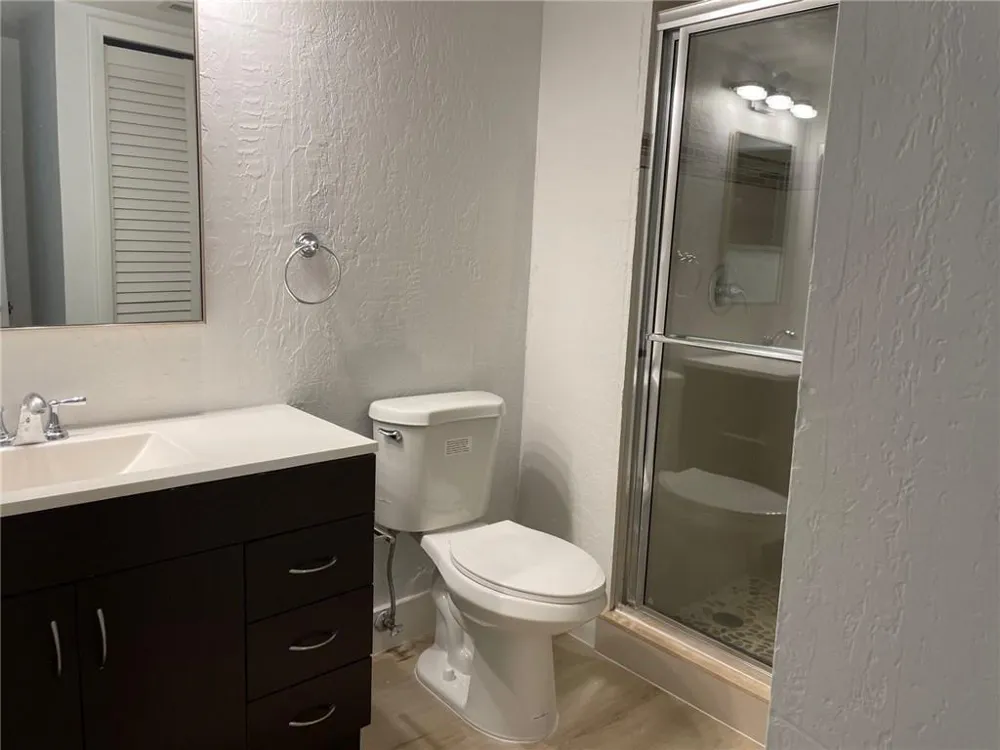 235 LAKEVIEW DRIVE #102 Weston, FL 33326