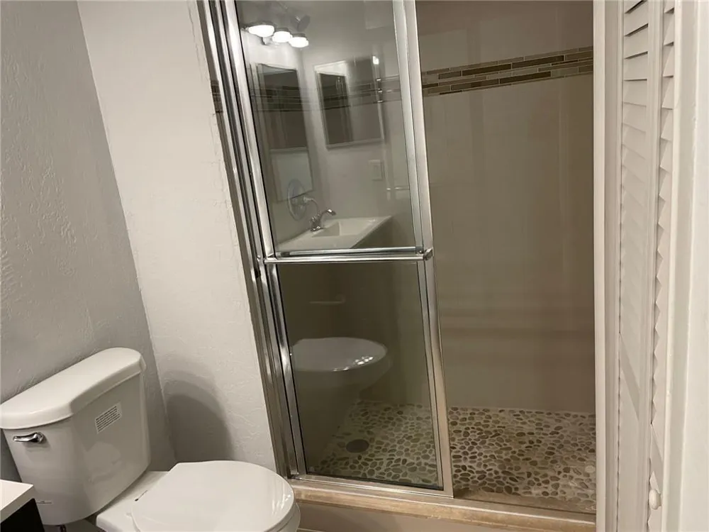 235 LAKEVIEW DRIVE #102 Weston, FL 33326