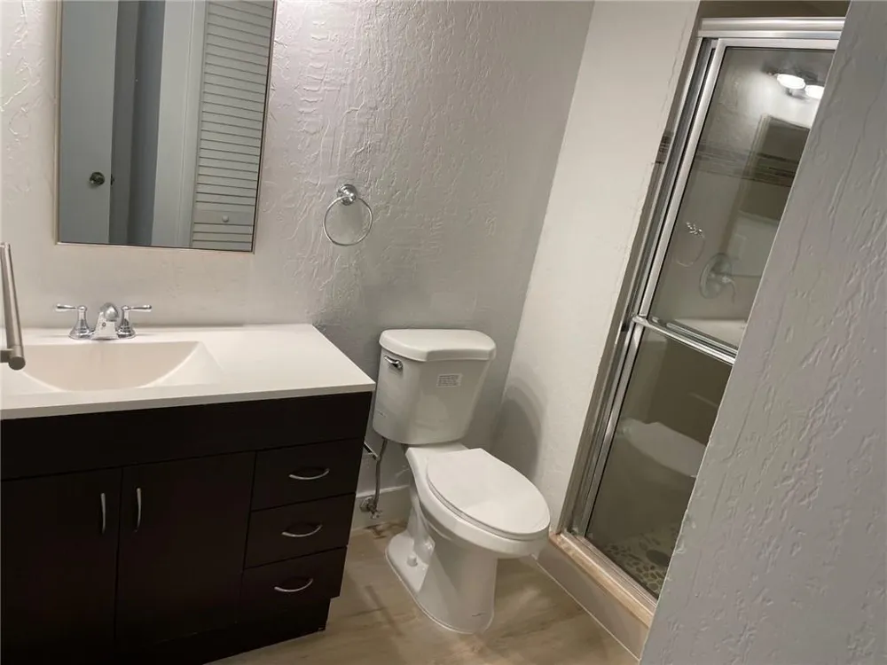 235 LAKEVIEW DRIVE #102 Weston, FL 33326