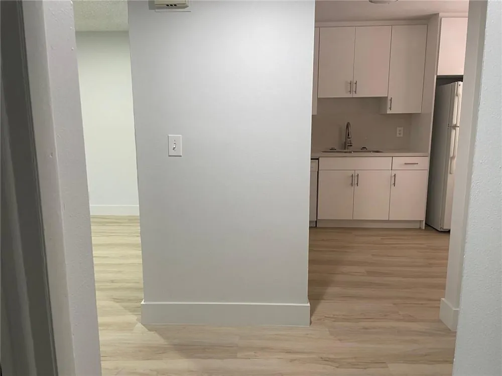 235 LAKEVIEW DRIVE #102 Weston, FL 33326
