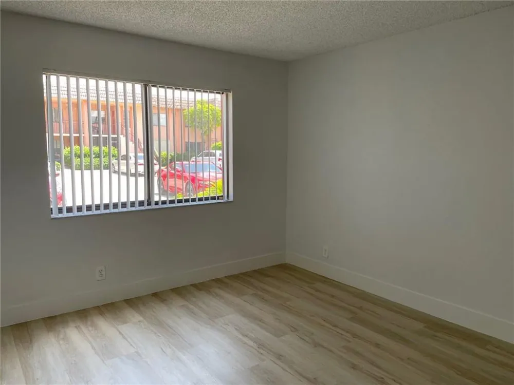 235 LAKEVIEW DRIVE #102 Weston, FL 33326