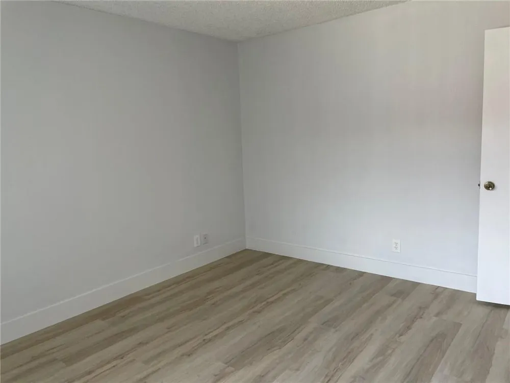 235 LAKEVIEW DRIVE #102 Weston, FL 33326