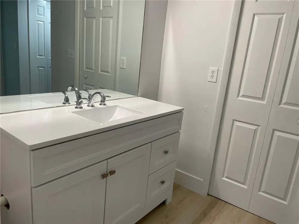 235 LAKEVIEW DRIVE #102 Weston, FL 33326