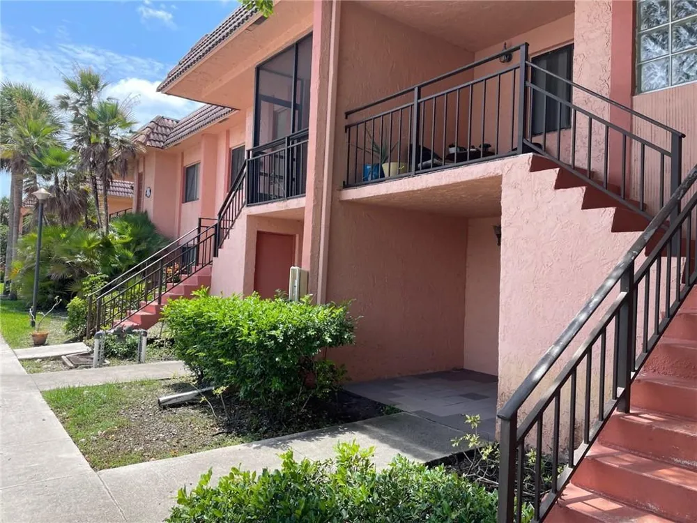 235 LAKEVIEW DRIVE #102 Weston, FL 33326