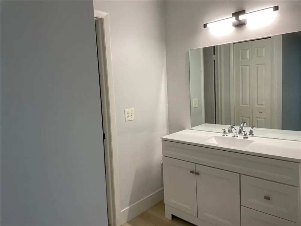 235 LAKEVIEW DRIVE #102 Weston, FL 33326