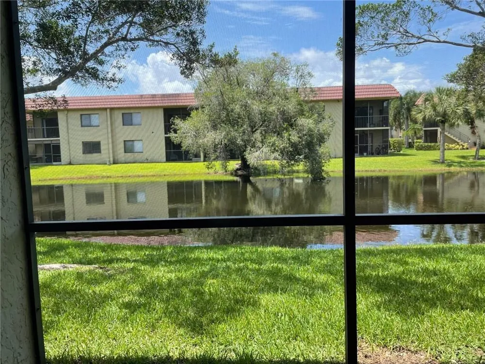 235 LAKEVIEW DRIVE #102 Weston, FL 33326