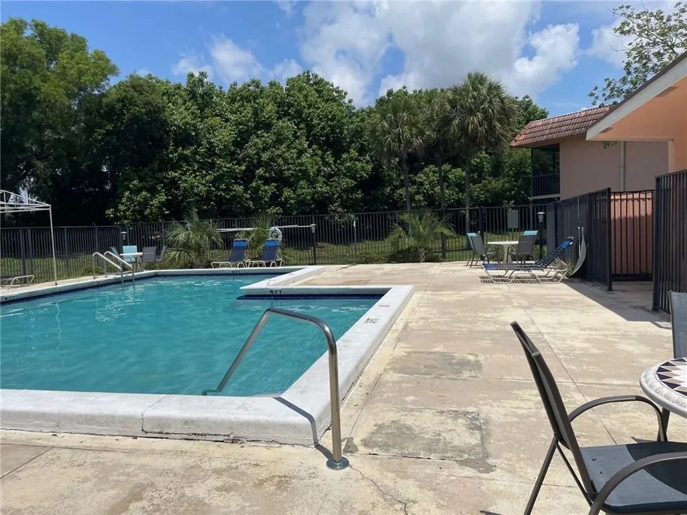 235 LAKEVIEW DRIVE #102 Weston, FL 33326