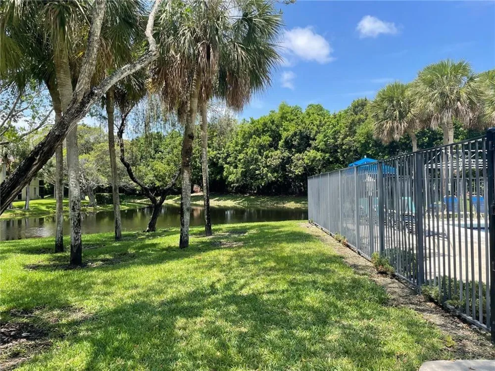 235 LAKEVIEW DRIVE #102 Weston, FL 33326