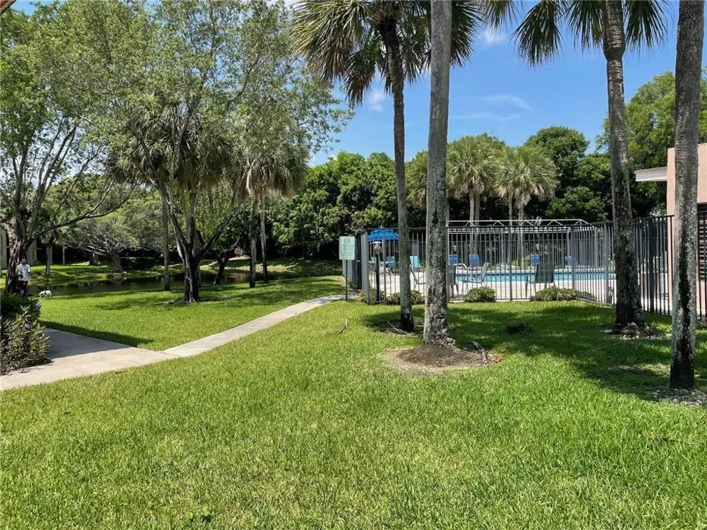 235 LAKEVIEW DRIVE #102 Weston, FL 33326