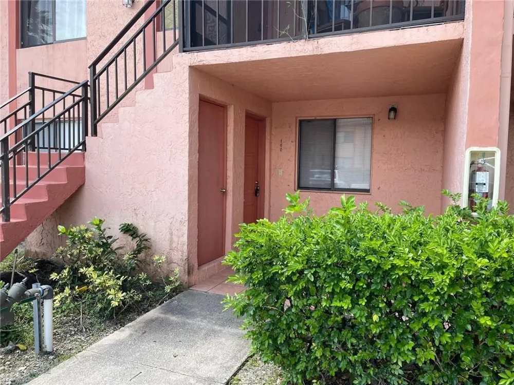 235 LAKEVIEW DRIVE #102 Weston, FL 33326