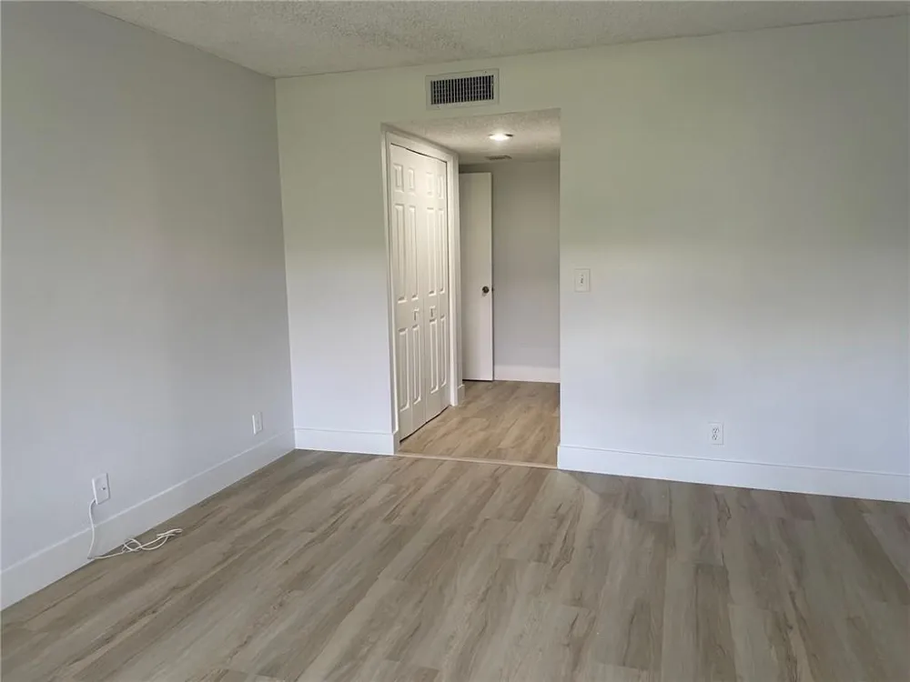 235 LAKEVIEW DRIVE #102 Weston, FL 33326