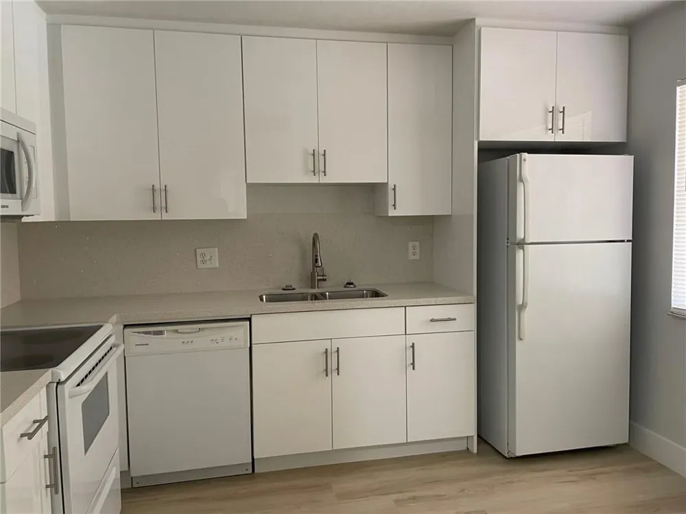 235 LAKEVIEW DRIVE #102 Weston, FL 33326