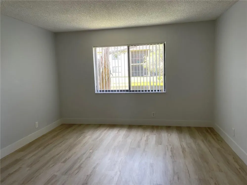 235 LAKEVIEW DRIVE #102 Weston, FL 33326