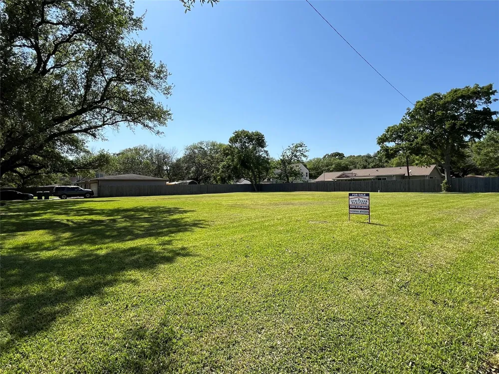 1000 Delmar La Marque, TX 77591